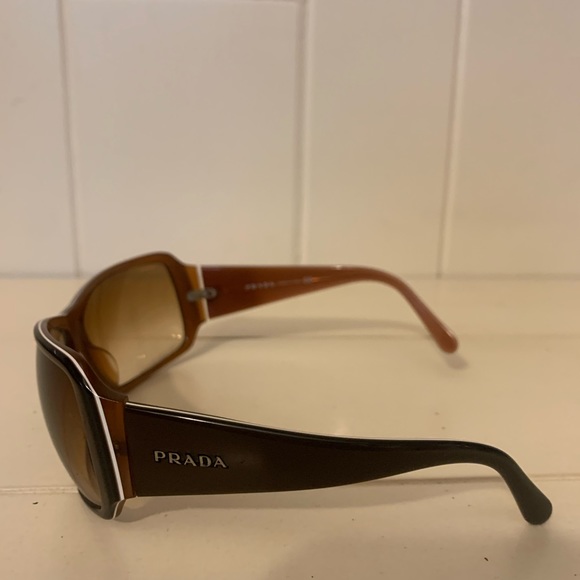 Prada Brown and White Trim Sunglasses. Gold Logo. - Picture 5 of 7